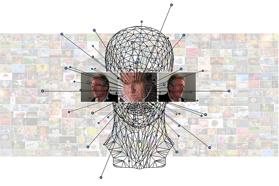 L'Intelligenza Artificiale al servizio della Polizia con il S.A.R.I. , algoritmi di riconoscimento facciale che confrontano i volti dei criminali con milioni di immagini di soggetti schedati.